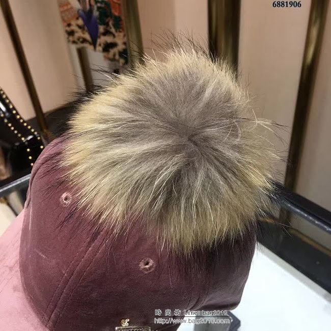 DIOR迪奧 火爆新款 羊絨搭配毛球鴨舌帽 6881906 LLWJ5657